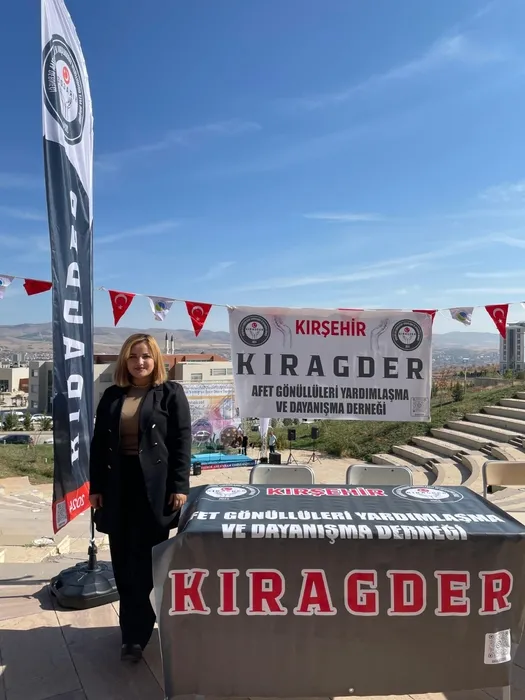 Depremden sağ kurtulan Meryem AFAD gönüllüsü oldu