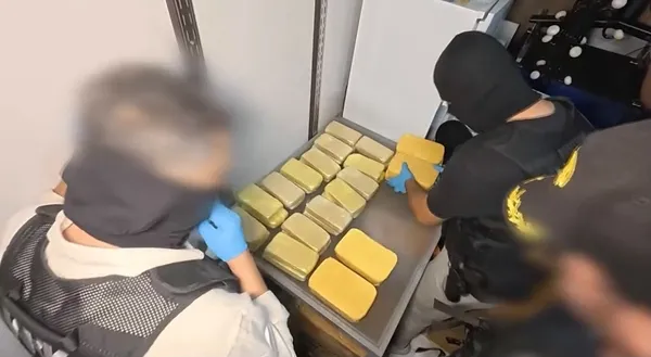 paket-paket-uyusturucular-buzdolabindan-cikti-1785998079253.jpg