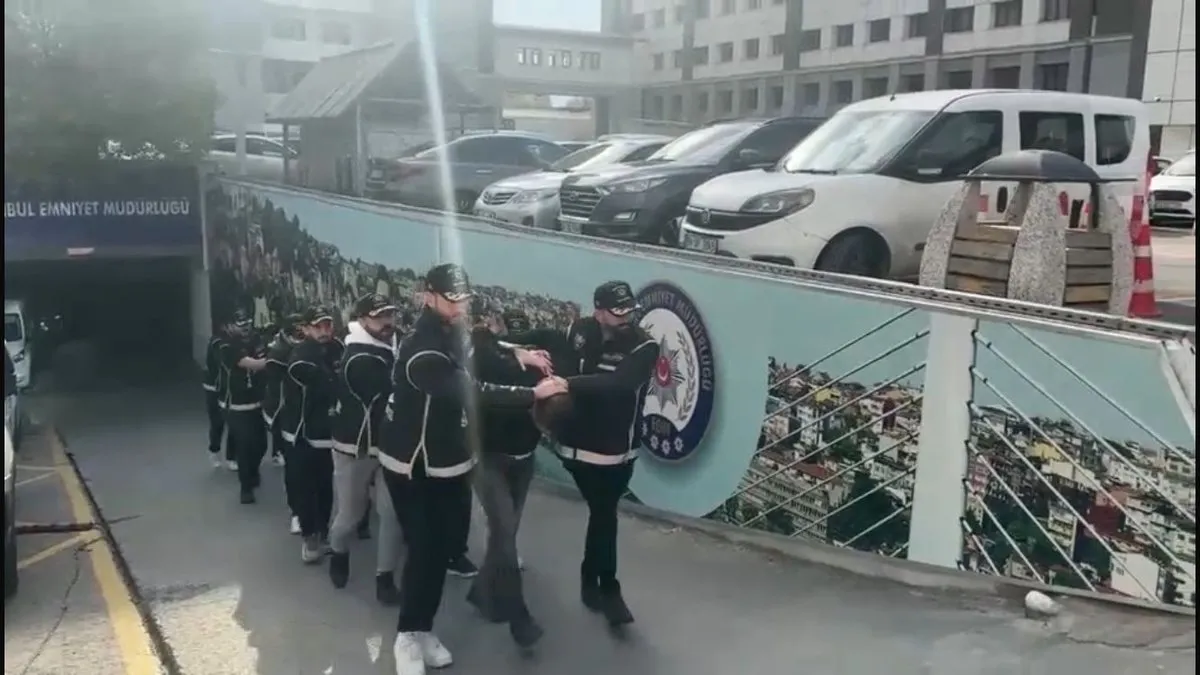 Çarşaf giyip galeriye saldırmıştı: Yurtdışına kaçmak isterken yakalandı