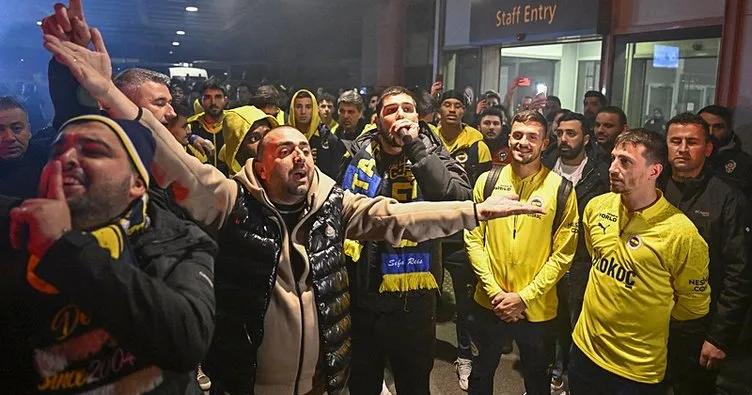 Fenerbahçe kafilesini taşıyan uçak Sabiha Gökçen Havalimanı’na indi