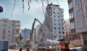 Kartal’da çökme riskli olan Nuri Bey apartmanı tahliye ediliyor