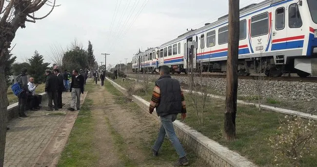 Yolcu trenin önüne atlayarak intihar etti