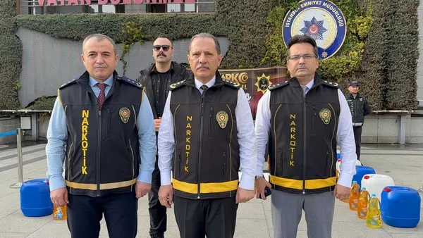 sivi-yaga-emdirilmis-uyusturucu-madde-polisin-seri-operasyonlariyla-ele-gecirildi-1762954450474.jpg