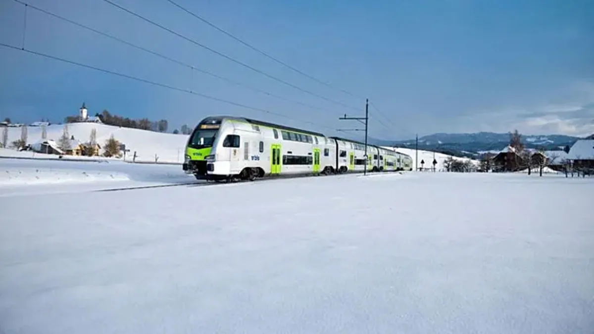 İsviçre’de facianın eşiğinden dönüldü: 80 yolcuyu taşıyan tren raydan çıktı
