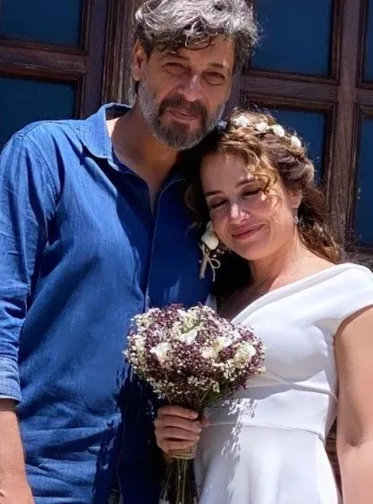 Sürpriz evlilik ile gündeme damga vurdular! Ünlü oyuncu Deniz Uğur ve Erdinç Gülener bugün evlendi!