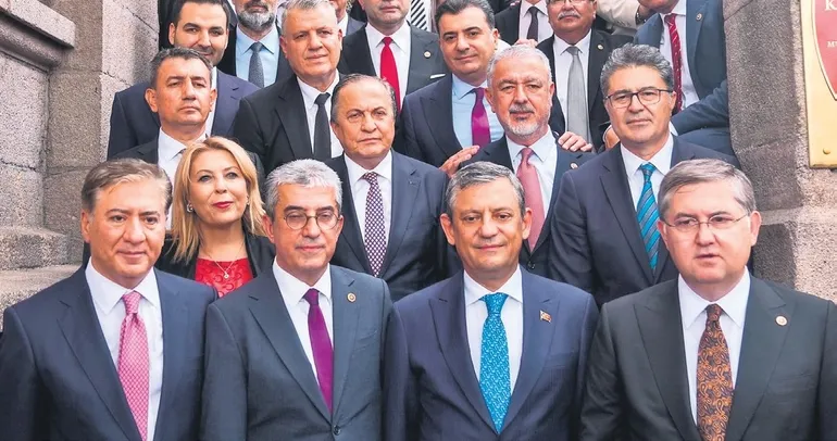 SON DAKİKA | Yeni Parti’nin temelini ‘hırsızlıkla’ attılar! CHP’den ayrılan ekibe şok suçlama: Parti yeni, usul eski