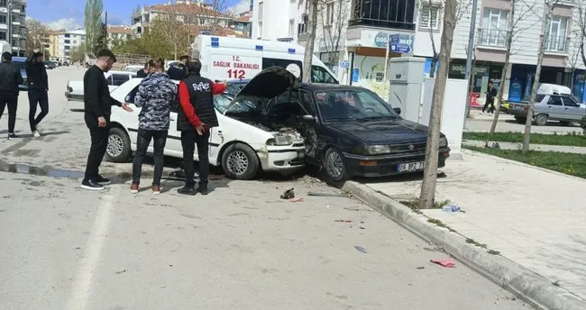 Çorum’da iki otomobil çarpıştı! 5 kişi yaralandı