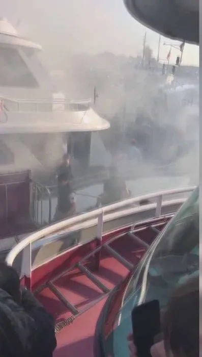 Üsküdar’da yolcu teknesinde yangın çıktı