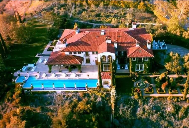 Villası 25 milyon dolara satışta