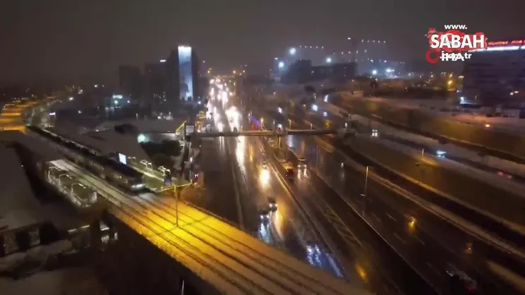 İstanbul'da kar yağışı etkili oluyor | Video