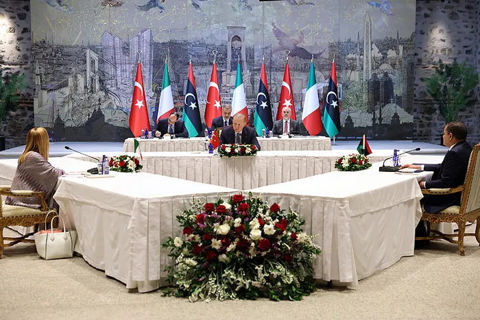 son-dakika-istanbulda-kritik-zirve-baskan-erdogan-meloni-ve-dibeybeyi-kabul-etti-1754051263731.jpg