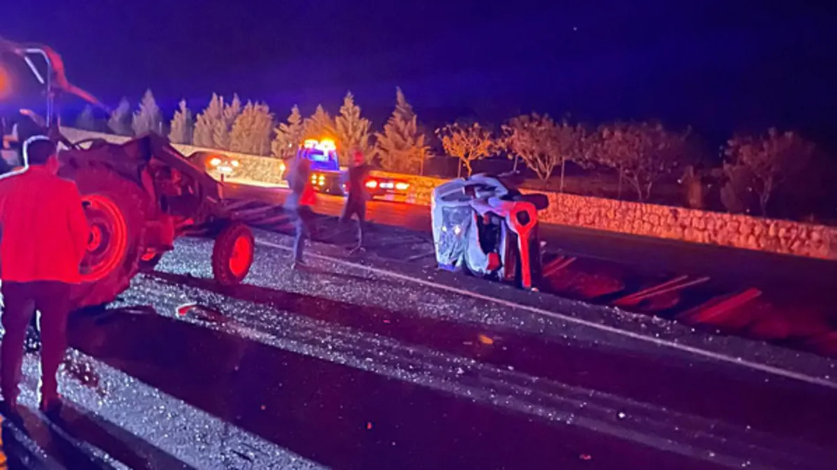 Siirt’te hafif ticari araç ile traktör çarpıştı: 2 kişi yaralandı! Siirt’te hafif ticari araç ile traktör çarpıştı: 2 kişi yaralandı!