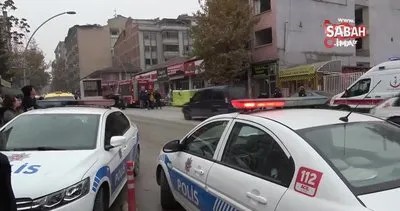 Ağır hasarlı binanın 6’ncı katına çıkan genç polisi alarma geçirdi | Video