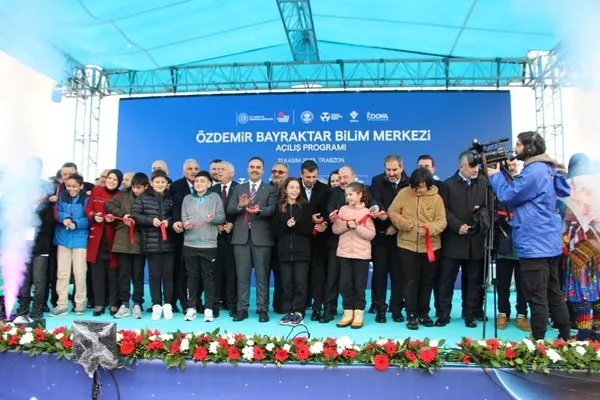 trabzonda-ozdemir-bayraktar-bilim-merkezi-ve-planetaryum-acildi-1700564421360.jpg