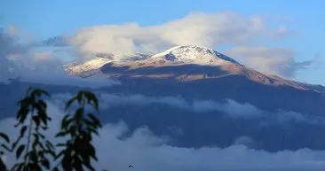 Munzur Dağı’na mevsimin ilk karı yağdı