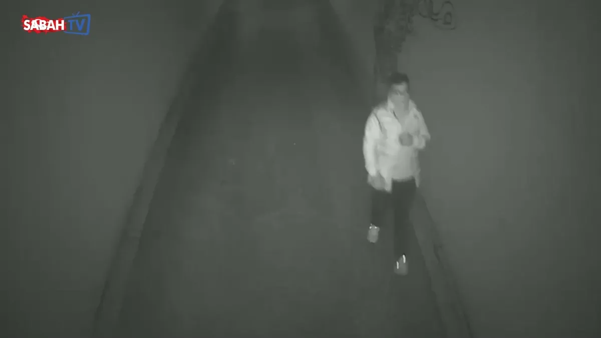 Kadıköy hırsızları yakalandı: Eve girip arabayı bile çaldılar | Video videosunu izle Kadıköy hırsızları yakalandı: Eve girip arabayı bile çaldılar | Video videosunu izle