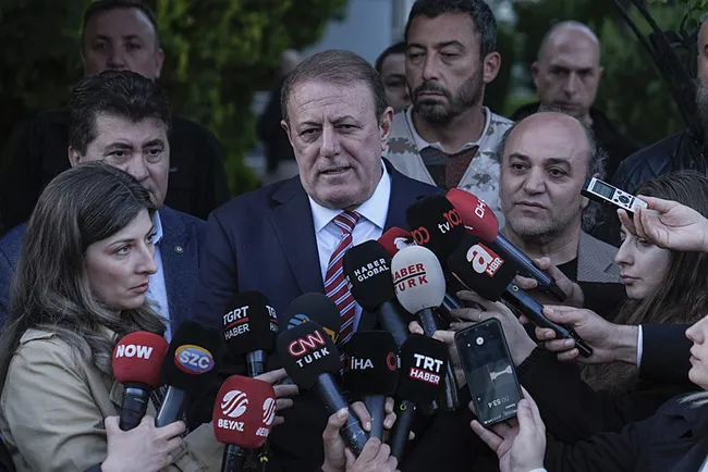 chp-aydin-milletvekili-huseyin-yildiz-olaylarin-sorumlusu-basta-ozgur-ozel-ve-arkadaslari-1779815820644.jpeg CHP'li vekillerden Kemal Kılıçdaroğlu'na ziyaret: Olayların sorumlusu Özgür Özel'dir