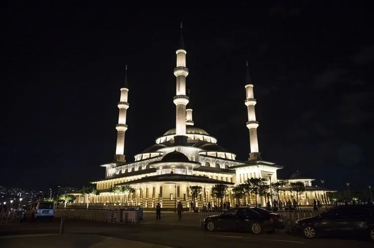 Beştepe Camii’ ne vatandaşlar akın etti