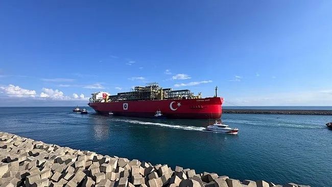 Türkiye’nin ilk yüzer doğal gaz üretim platformu Osman Gazi Filyos Limanı’nda: 20 yıl boyunca görev yapacak!