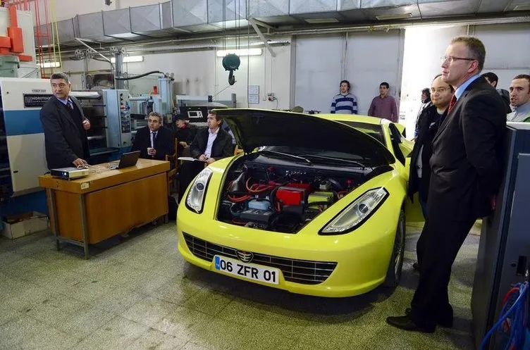 Başbakan’a söz verdi, elektirikli otomobil yaptı