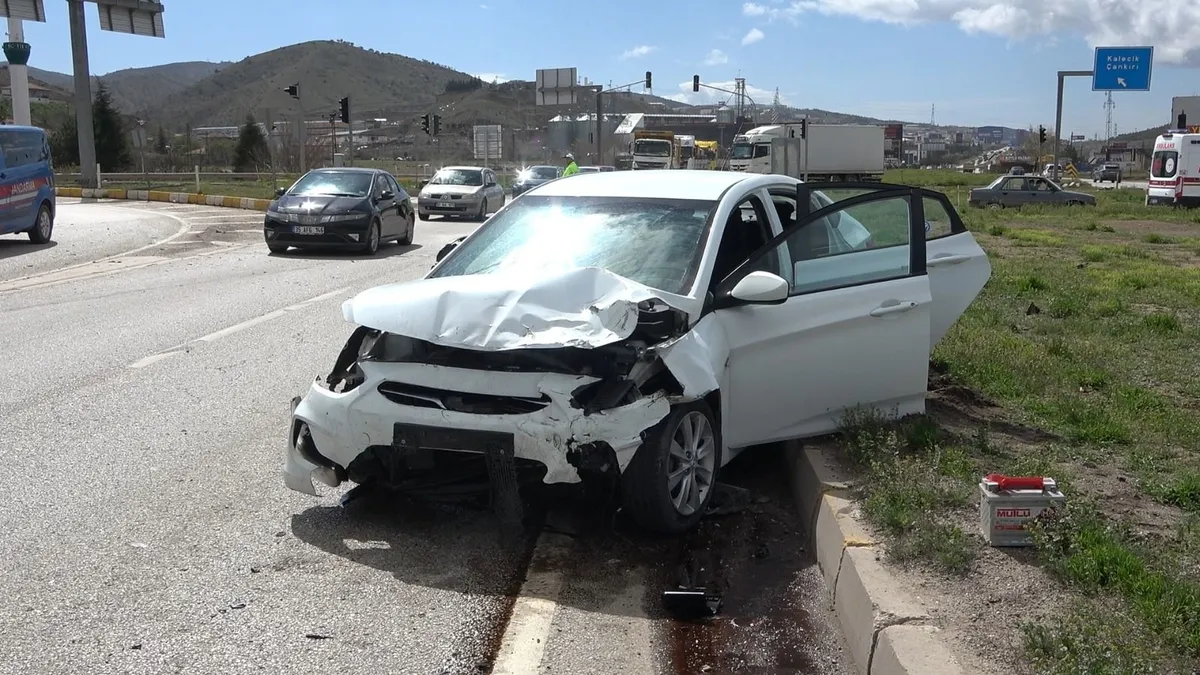 3 araç birbirine girdi, 7 kişi yaralandı