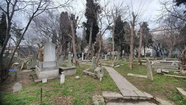 Şehrin ortasındaki tarihi Maçka Mezarlığının durumu içler acısı