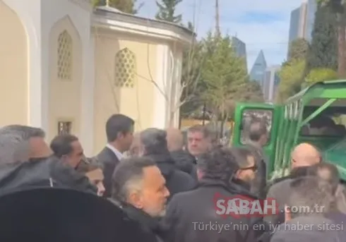 Özlem Cankurtaran son yolculuğuna uğurlandı! Cenaze törenine birçok ünlü isim katıldı!