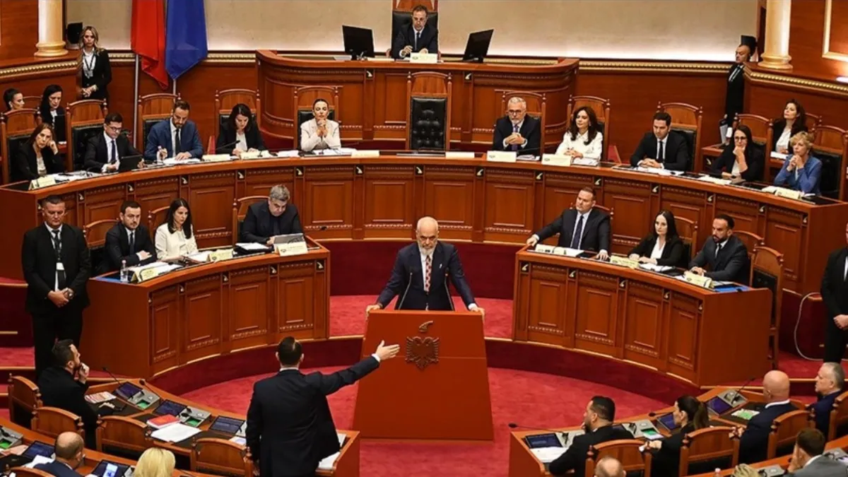 Arnavutluk’ta 130 gün sonra hükümet kuruldu! Yapay Zeka Bakanı Diella gündeme oturdu Arnavutluk’ta 130 gün sonra hükümet kuruldu! Yapay Zeka Bakanı Diella gündeme oturdu