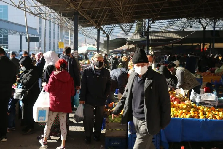 Karabük’te pazara gruplar halinde alındılar