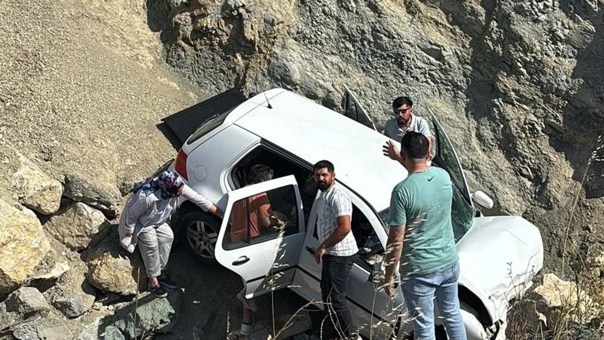 İzmir’de trafik kazasında ölen öğrencinin karnesi sırasına konuldu