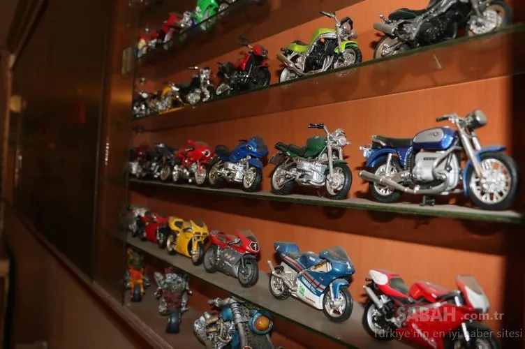 450 maket motosikletten oluşan kolleksiyonu var