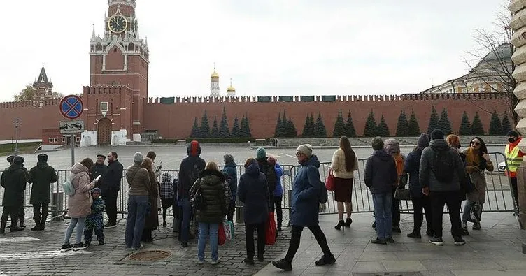 Kremlin’in burcu yıkıldı! Kızıl Meydan ziyarete kapatıldı