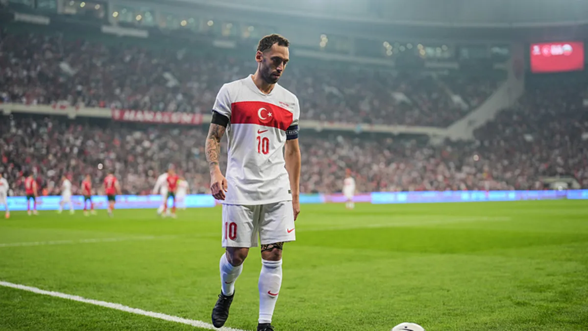 Hakan Çalhanoğlu, A Milli Takım kadrosundan çıkarıldı! Hakan Çalhanoğlu, A Milli Takım kadrosundan çıkarıldı!