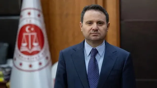 istanbulda-sahte-kimlik-cetesine-operasyon-31-gozalti-karari-1783060652766.jpeg