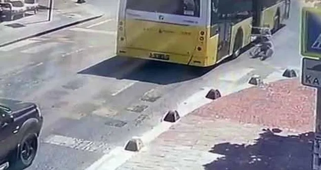 İstanbul'da İETT otobüsünde şok! Kadın seyir halindeki otobüsten böyle düştü..