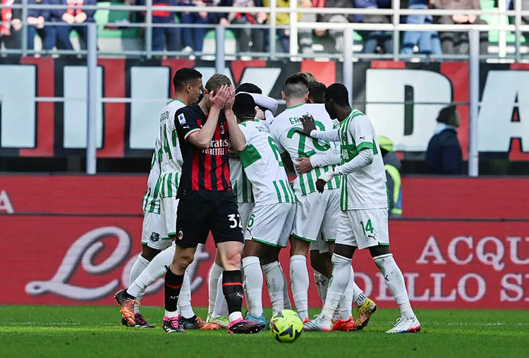 milan-evinde-sassuoloya-farkli-maglup-oldu-1675002577491.jpg