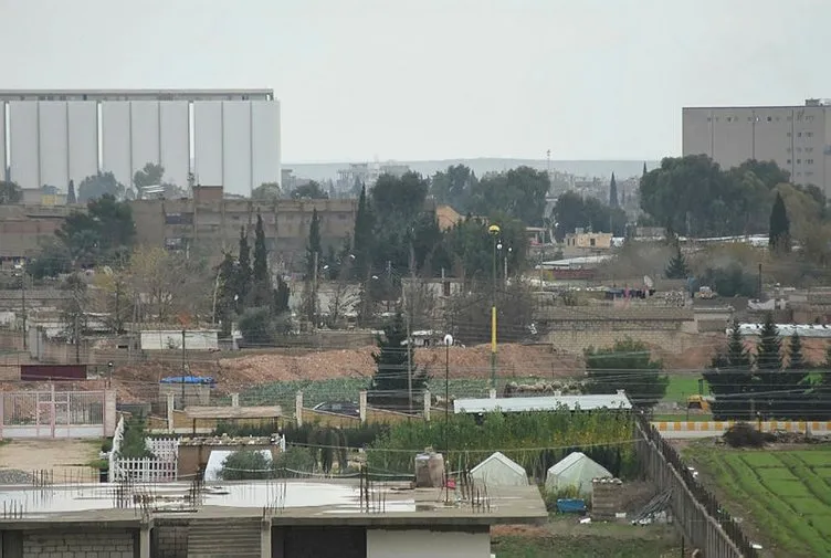 Son dakika: Terör örgütü YPG Kamışlı’da hendek kazıyor