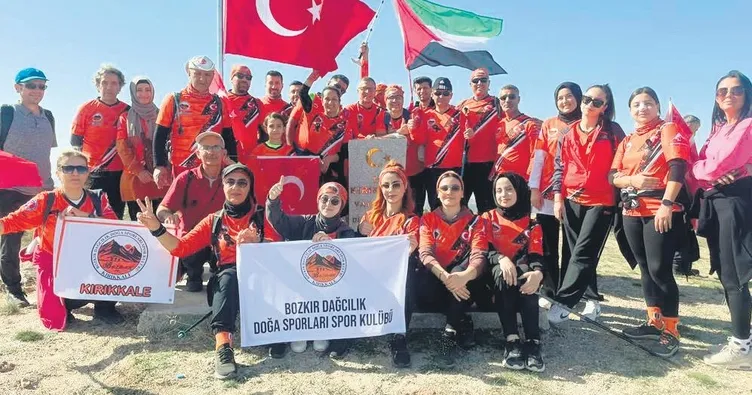 Dinekdağı zirvesine Filistin bayrağı