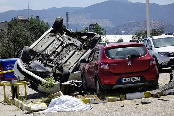 Balikesir De Egzoz Emisyon Olcumu Yaptiran Cifte Otomobil Carpti 2 Olu Son Dakika Haberler