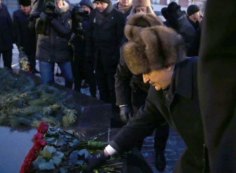 Başbakan Kazan’da anıt açılışına katıldı