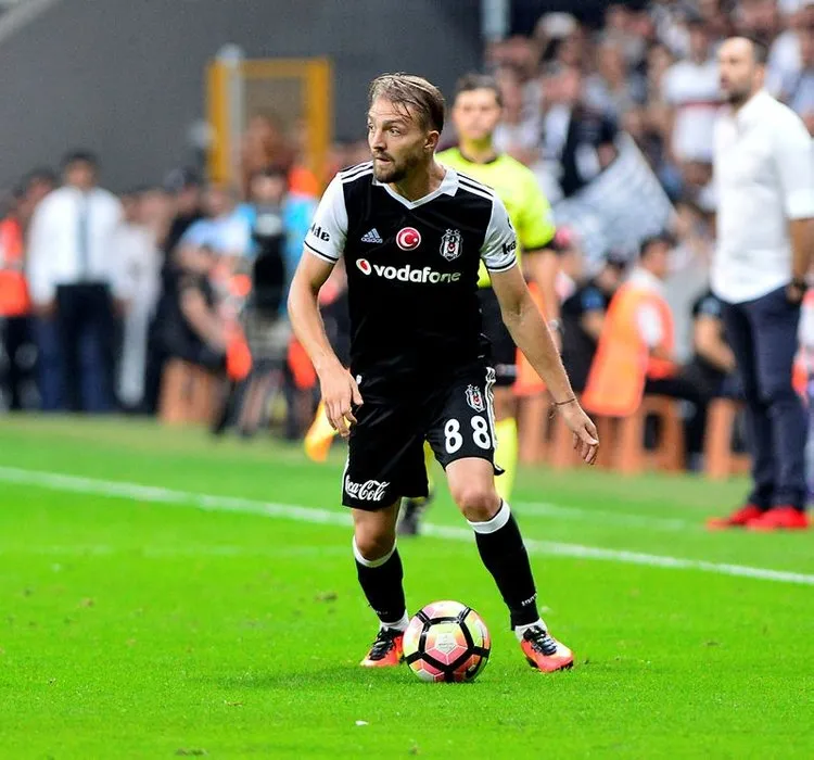 Caner Erkin, 3 yıl daha Beşiktaş’ta