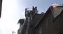 Bağcılar’daki apartmanın çatısı alev alev yandı | Video
