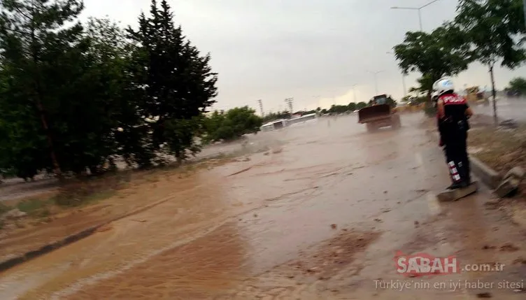 Kilis-Gaziantep karayolu sel nedeniyle kapandı: Yaralılar var