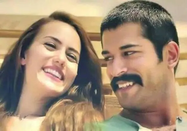 Burak Özçivit ile Fahriye Evcen ilk adımı attı!