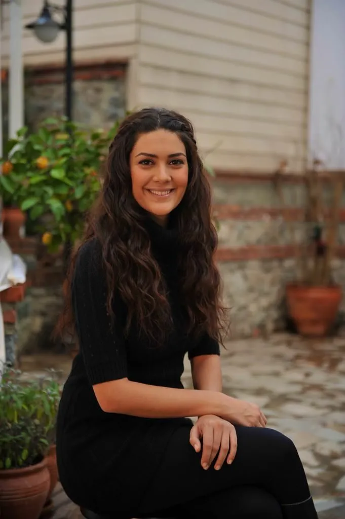 Bergüzar Korel makyajsız görüntülendi FotoHaber Magazin 08 Ekim