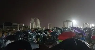 Rus Kızıl Ordu konserine yağmur engeli