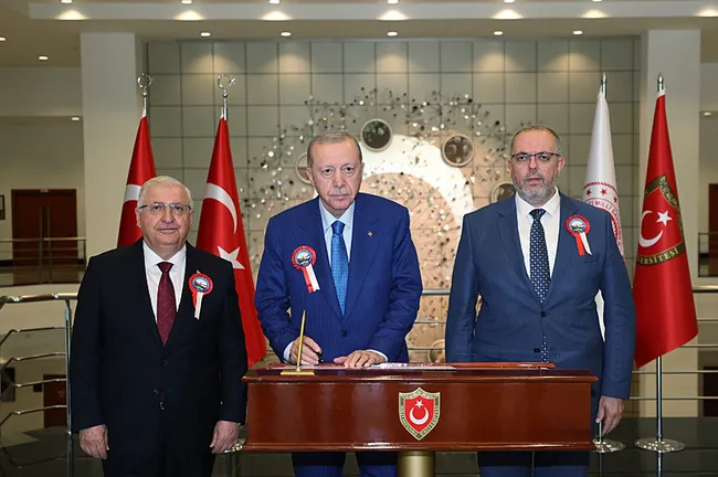 msu-rektoru-erhan-afyoncu-cumhurbaskanimizin-destegiyle-kurumlarimiz-ayaga-kaldirildi-1783696910853.jpg MSÜ Rektörü Erhan Afyoncu: