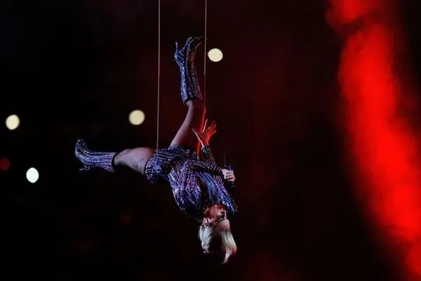Lady Gaga, Super Bowl'a damgasını vurdu!