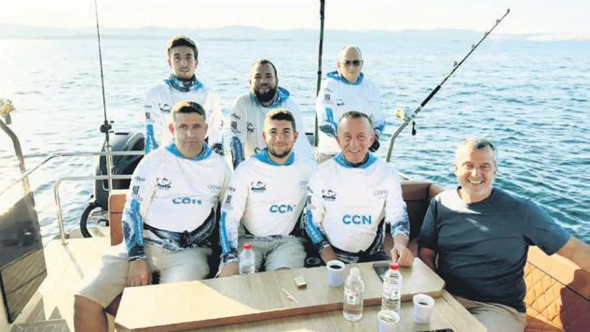 Ali Ağaoğlu arkadaşlarıyla balık avına çıktı