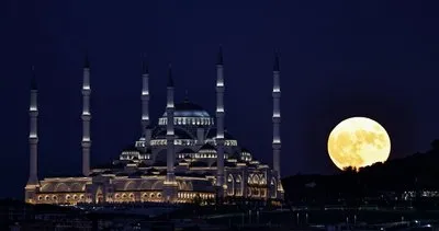 İstanbul’da süper dolunay manzarası göz kamaştırdı!